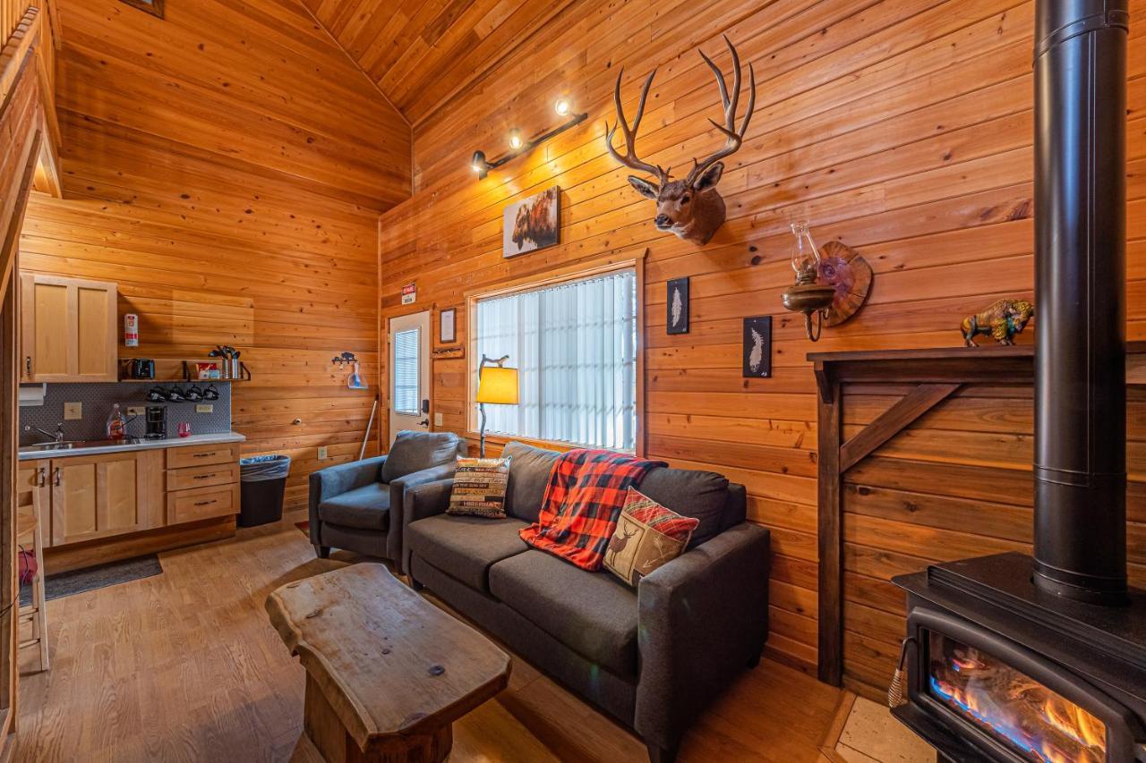 Cabin #4 The Wolves Den - Pet Friendly- Sleeps 6 - Playground & Game Room Пейсон Экстерьер фото